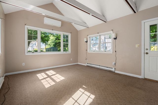 18 Lake St, Shrewsbury, MA 01545