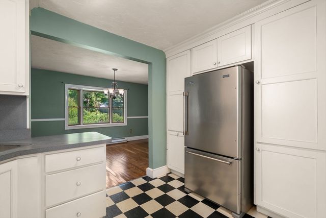 18 Lake St, Shrewsbury, MA 01545