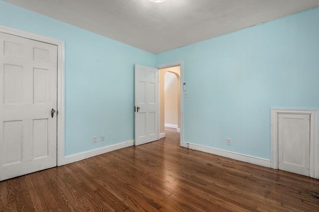 18 Lake St, Shrewsbury, MA 01545