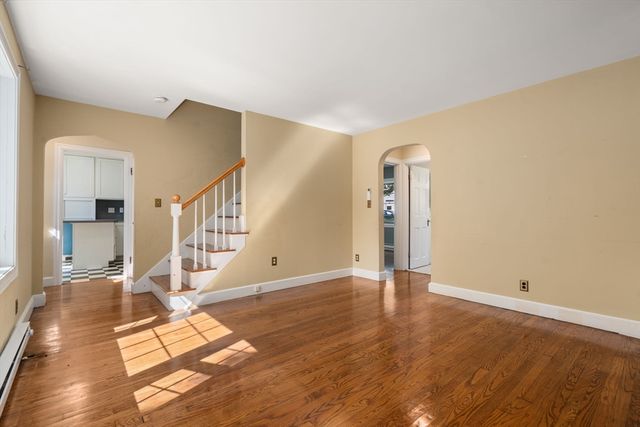 18 Lake St, Shrewsbury, MA 01545