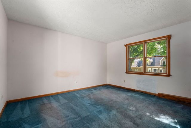 18 Lake St, Shrewsbury, MA 01545