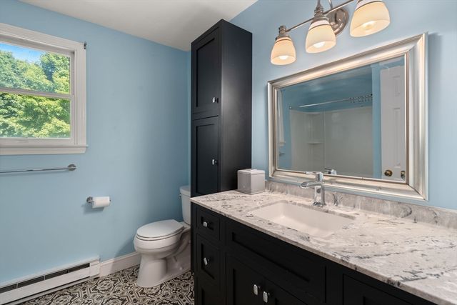 18 Lake St, Shrewsbury, MA 01545