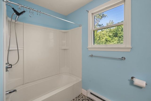 18 Lake St, Shrewsbury, MA 01545