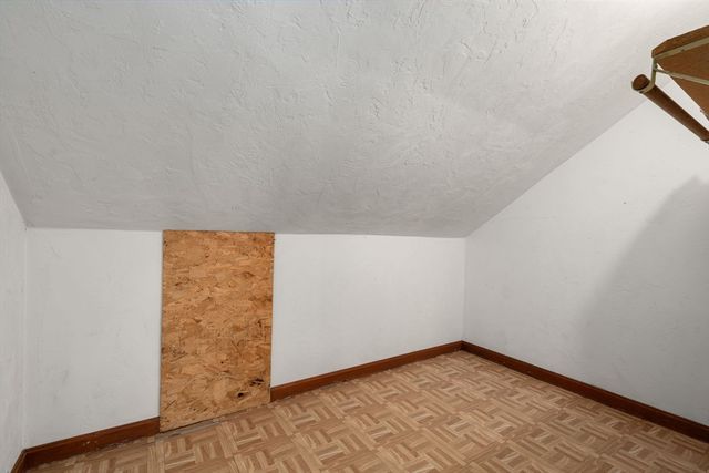 18 Lake St, Shrewsbury, MA 01545