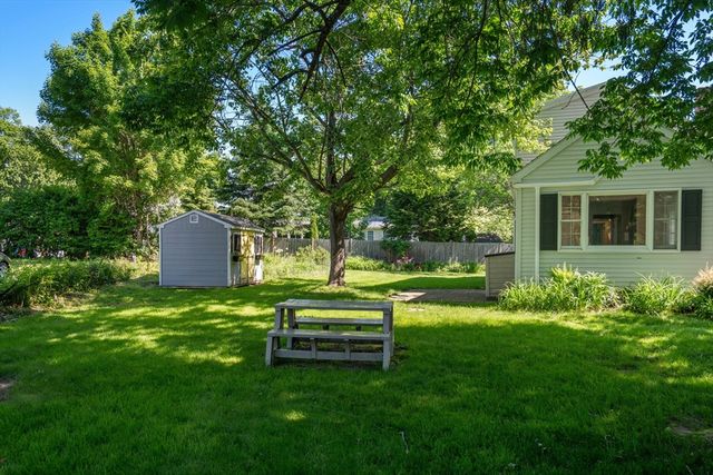 18 Lake St, Shrewsbury, MA 01545