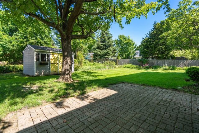 18 Lake St, Shrewsbury, MA 01545