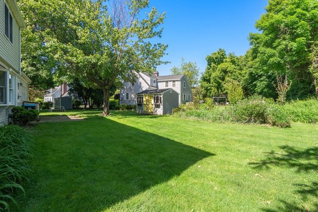 18 Lake St, Shrewsbury, MA 01545
