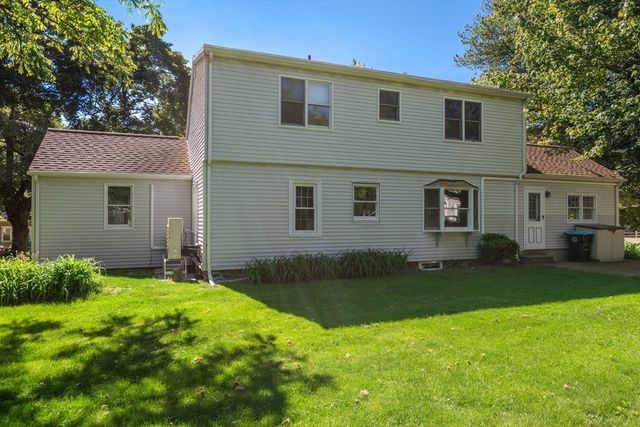 18 Lake St, Shrewsbury, MA 01545
