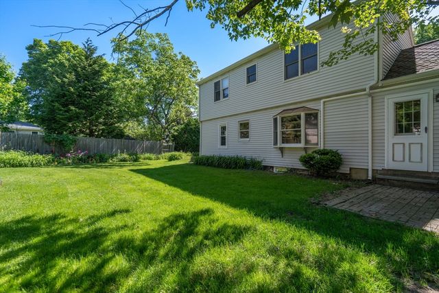 18 Lake St, Shrewsbury, MA 01545