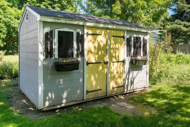 18 Lake St, Shrewsbury, MA 01545