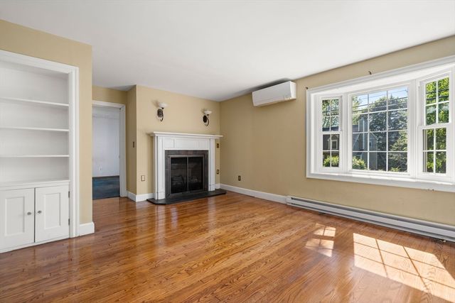 18 Lake St, Shrewsbury, MA 01545