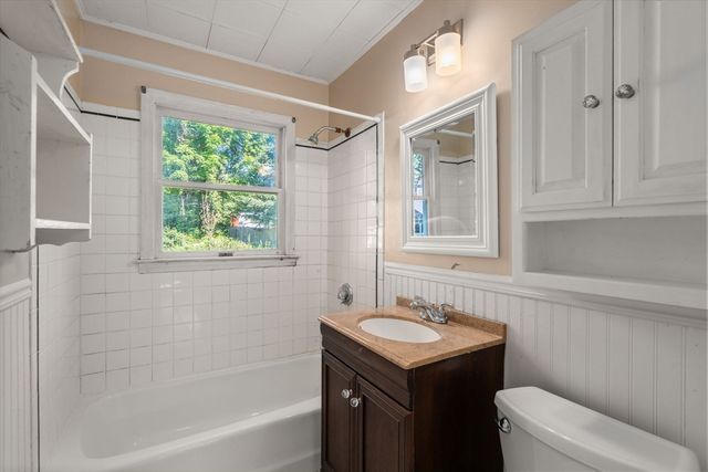 18 Lake St, Shrewsbury, MA 01545