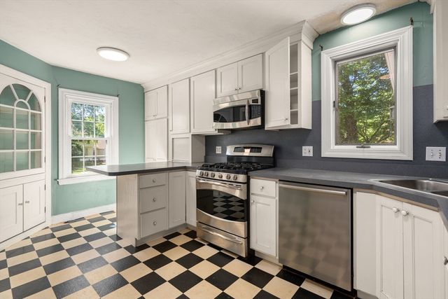 18 Lake St, Shrewsbury, MA 01545