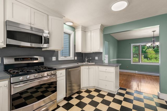 18 Lake St, Shrewsbury, MA 01545