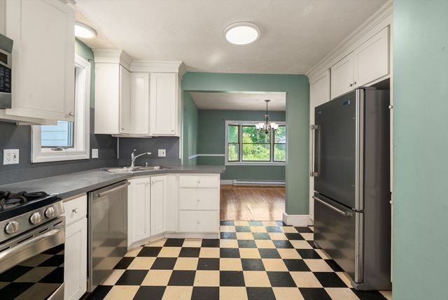 18 Lake St, Shrewsbury, MA 01545