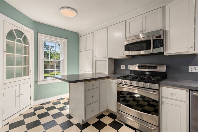 18 Lake St, Shrewsbury, MA 01545