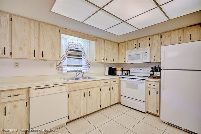 3 A Miracle Avenue, Avon Park, FL 33825