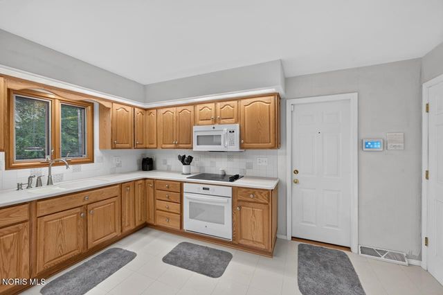 1512 Highland Green Drive, Toledo, OH 43614