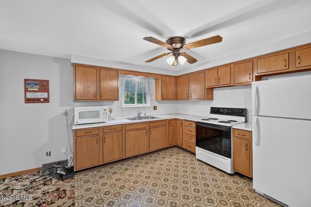 1512 Highland Green Drive, Toledo, OH 43614