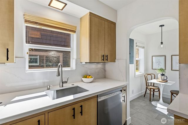 1906 44th Avenue SW, Seattle, WA 98116