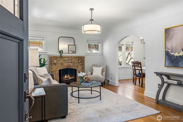 1906 44th Avenue SW, Seattle, WA 98116