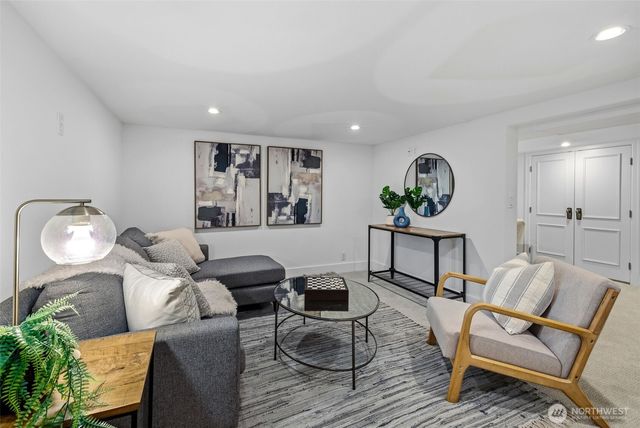 1906 44th Avenue SW, Seattle, WA 98116