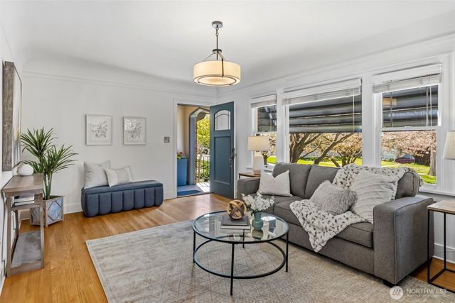 1906 44th Avenue SW, Seattle, WA 98116