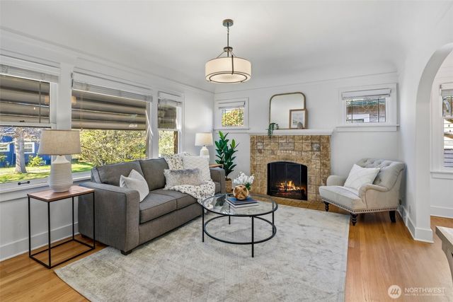 1906 44th Avenue SW, Seattle, WA 98116