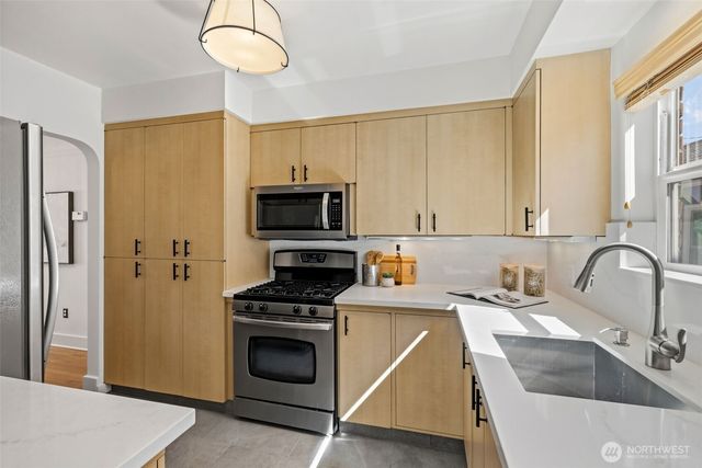 1906 44th Avenue SW, Seattle, WA 98116