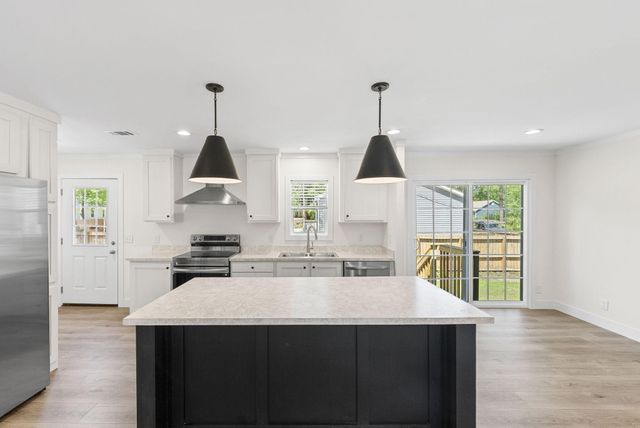 6105 Fox Drive, Ravenel, SC 29470
