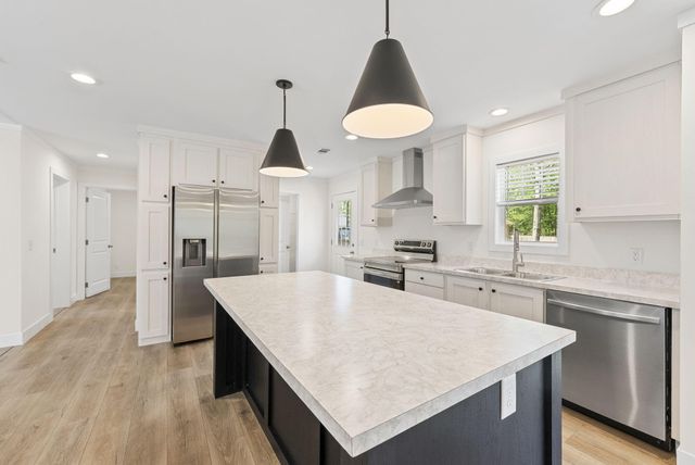 6105 Fox Drive, Ravenel, SC 29470