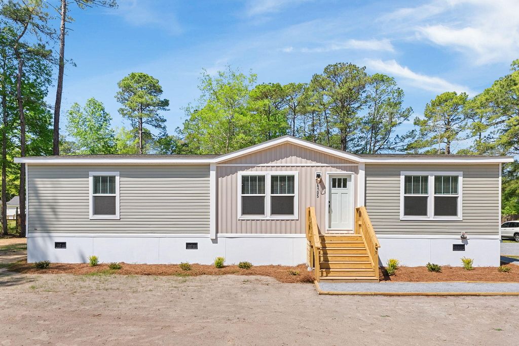 6105 Fox Drive, Ravenel, SC 29470