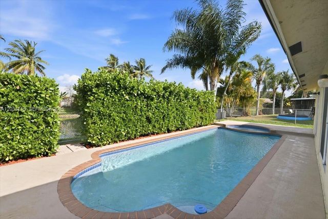 9349 NW 47th St, Sunrise, FL 33351