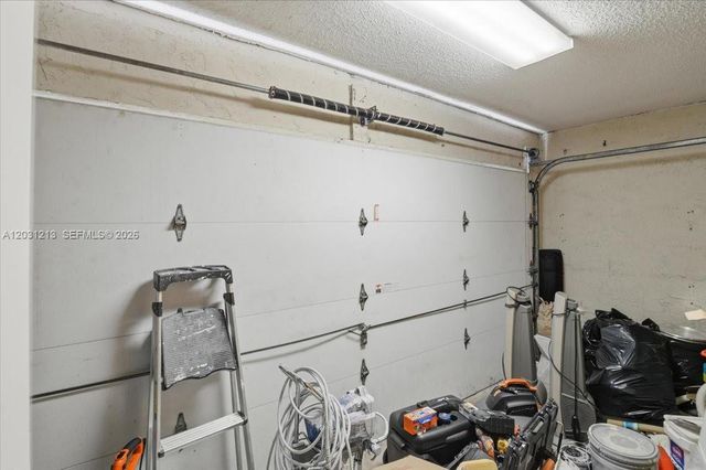9349 NW 47th St, Sunrise, FL 33351