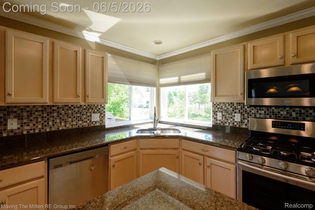 42996 Pond Bluff Drive, Van Buren Charter Township, MI 48111
