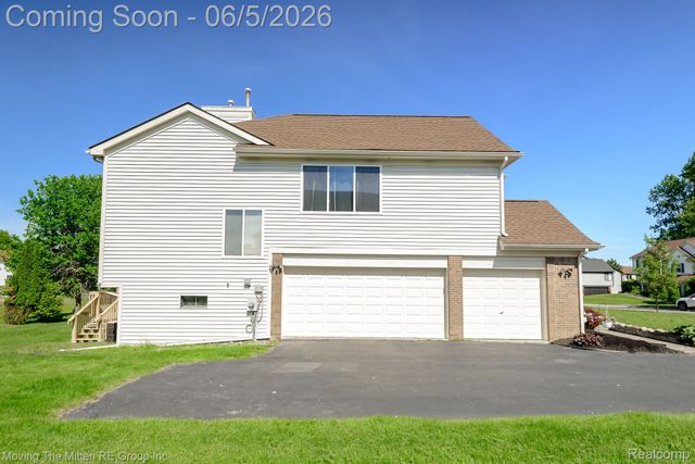 42996 Pond Bluff Drive, Van Buren Charter Township, MI 48111