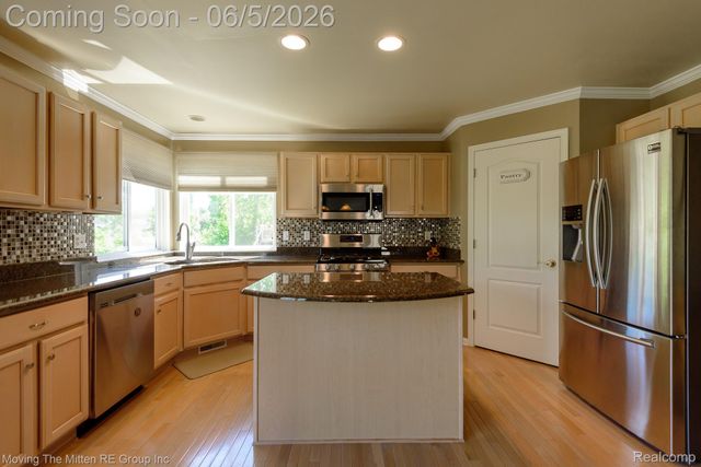 42996 Pond Bluff Drive, Van Buren Charter Township, MI 48111
