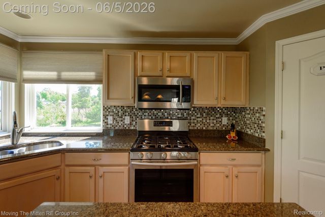 42996 Pond Bluff Drive, Van Buren Charter Township, MI 48111