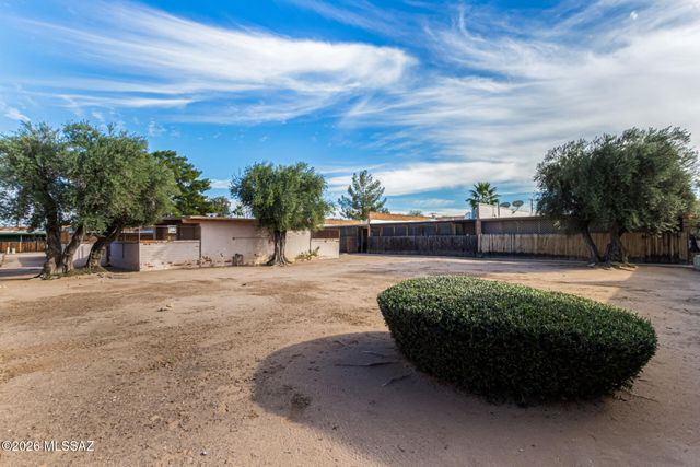 11 E Pastime Road E, Tucson, AZ 85705