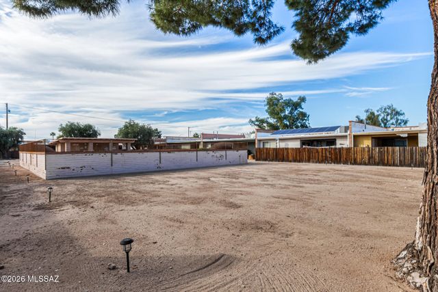 11 E Pastime Road E, Tucson, AZ 85705