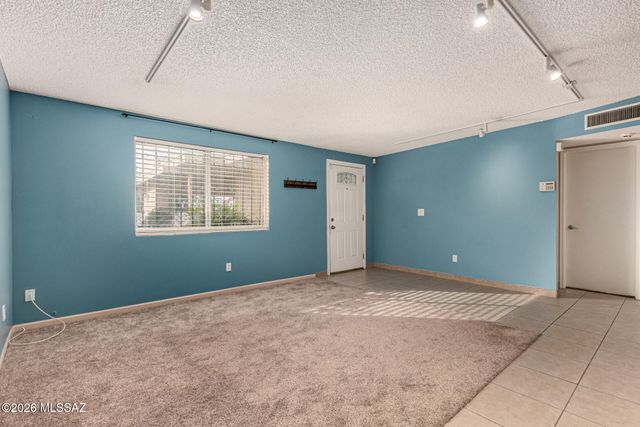 11 E Pastime Road E, Tucson, AZ 85705