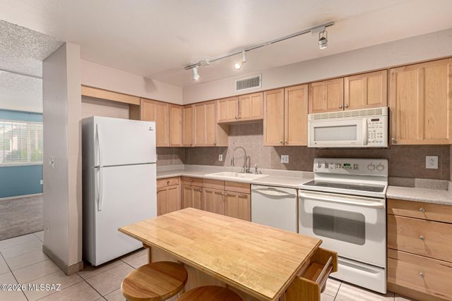 11 E Pastime Road E, Tucson, AZ 85705