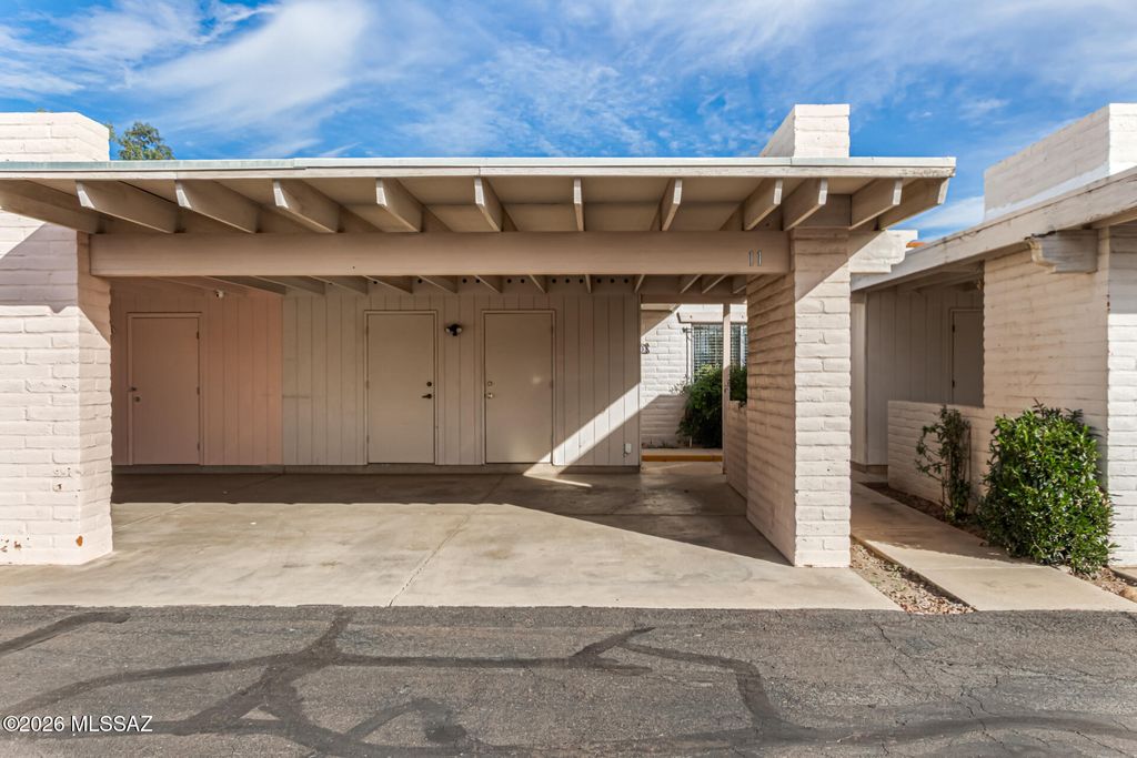 11 E Pastime Road E, Tucson, AZ 85705