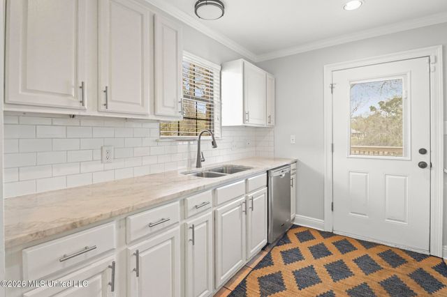 1910 Marsh Cove, Biloxi, MS 39532