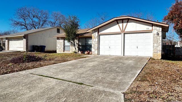 939 Hayloft Ln, San Antonio, TX 78245