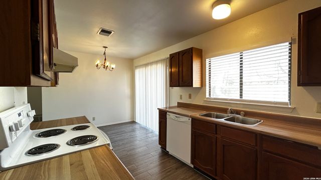 939 Hayloft Ln, San Antonio, TX 78245