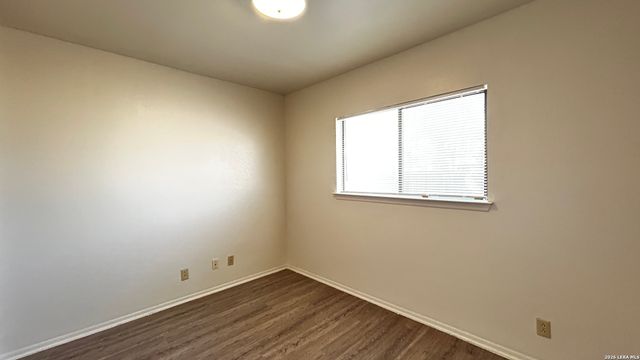 939 Hayloft Ln, San Antonio, TX 78245