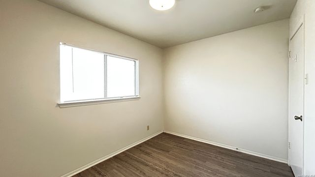 939 Hayloft Ln, San Antonio, TX 78245