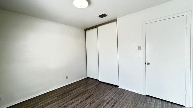 939 Hayloft Ln, San Antonio, TX 78245