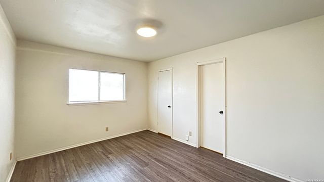 939 Hayloft Ln, San Antonio, TX 78245